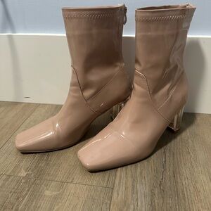 PATENT LEATHER HEELED BOOTS SIZE 37